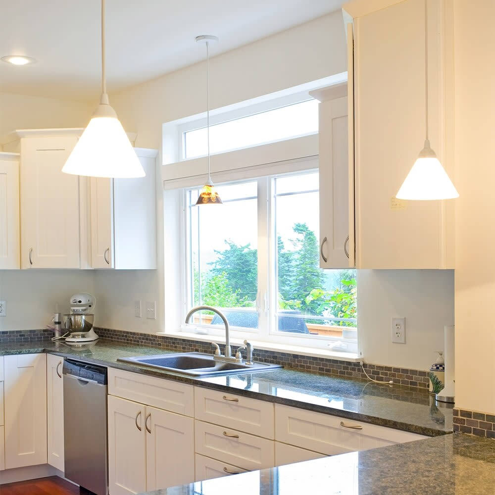White Shaker Kitchen Base Cabinet 18x22 B9843