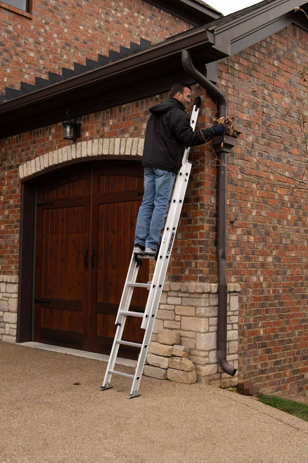 16-Foot Aluminum Step Ladder, 225-Pound Capacity F404145