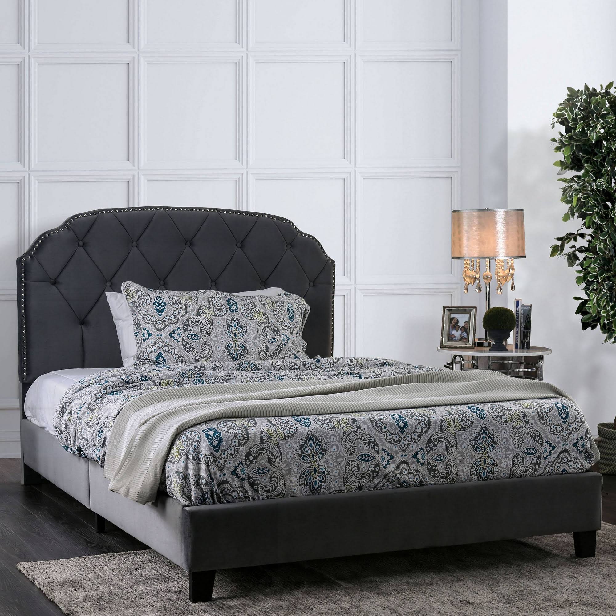 Tufted Upholstered Bed Gray V422666