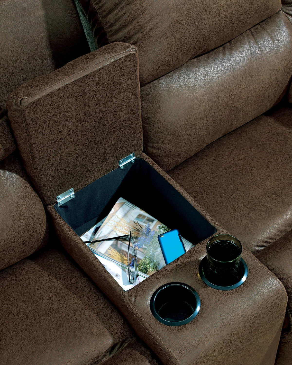 Reclining Loveseat with Console P419