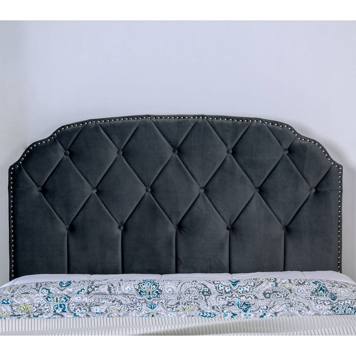 Tufted Upholstered Bed Gray V422666