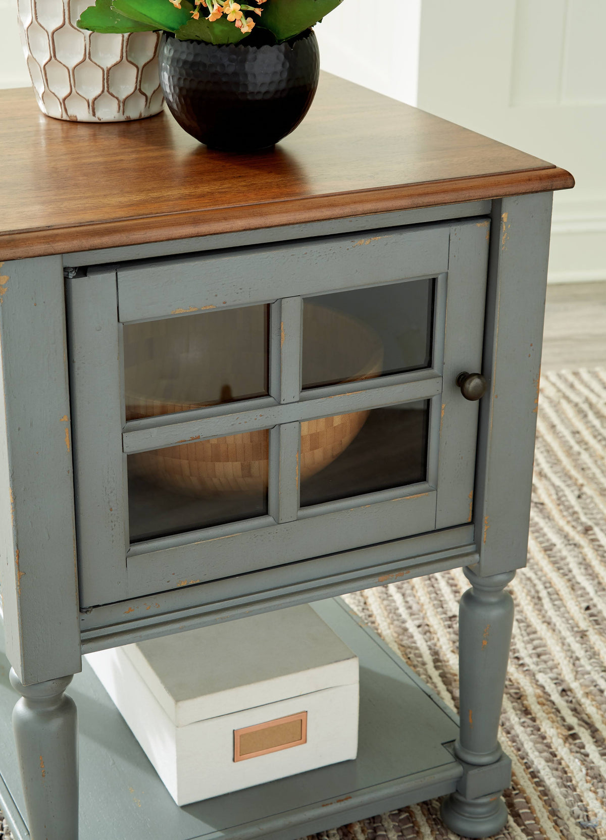 Accent Cabinet in Gray and Brown O371