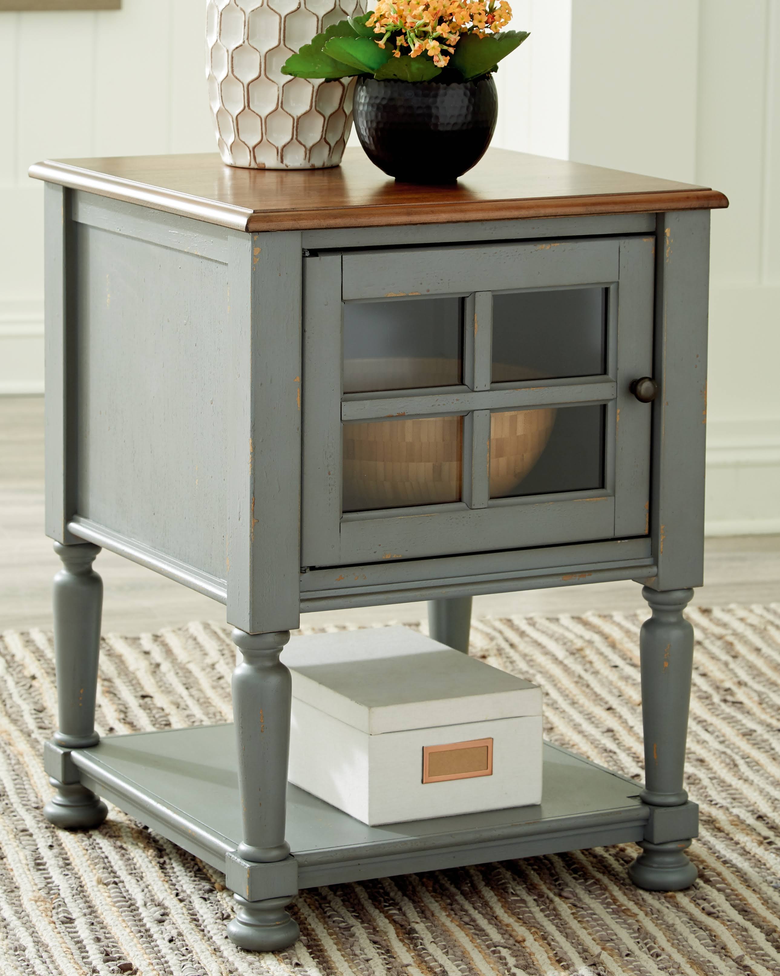 Accent Cabinet in Gray and Brown O371