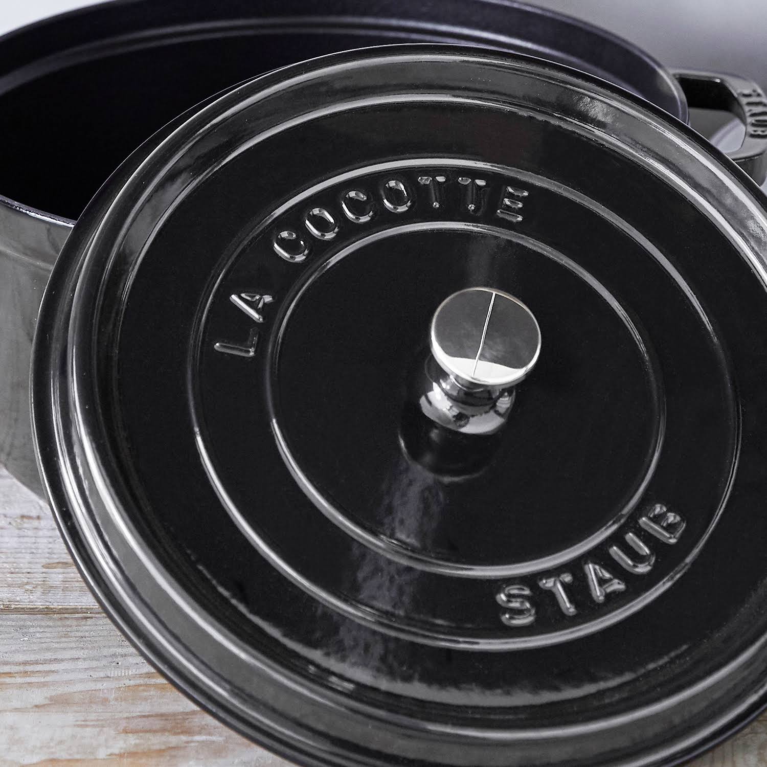Cast Iron 7 Quart Round Cocotte M115823