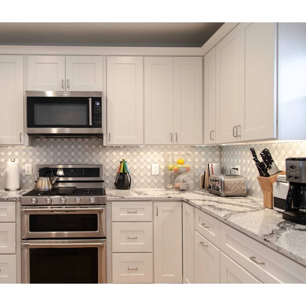 White Shaker Kitchen Base Cabinet 18x22 B9843